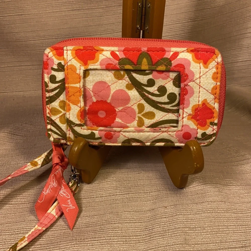 Vera Bradley almost NEW wristlet/wallet - Picture 3 of 15